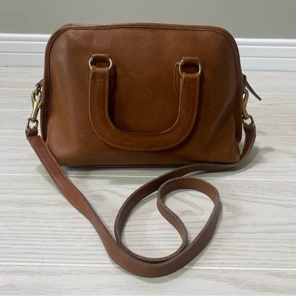 Coach Handbags - Vintage coach Baxter tan leather bag